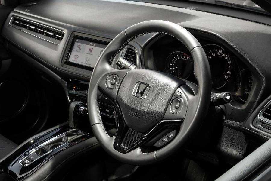 Панель приборов Honda HR-V RS 2018 года  (AU) (фото 37 из 38)